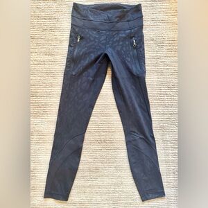 Lululemon Athletica Black Animal Print Leggings Yoga Gym Pants with Pockets Sz 2